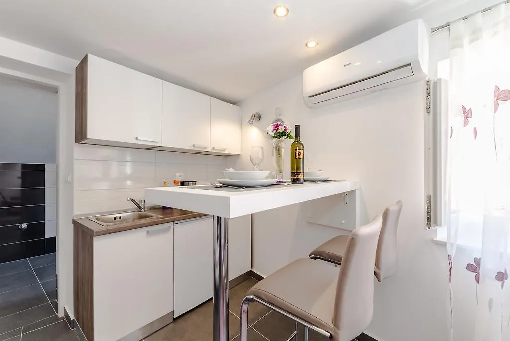 Apartment Luce Mala زادار