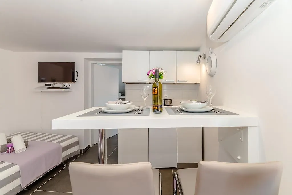 Apartment Luce Mala زادار