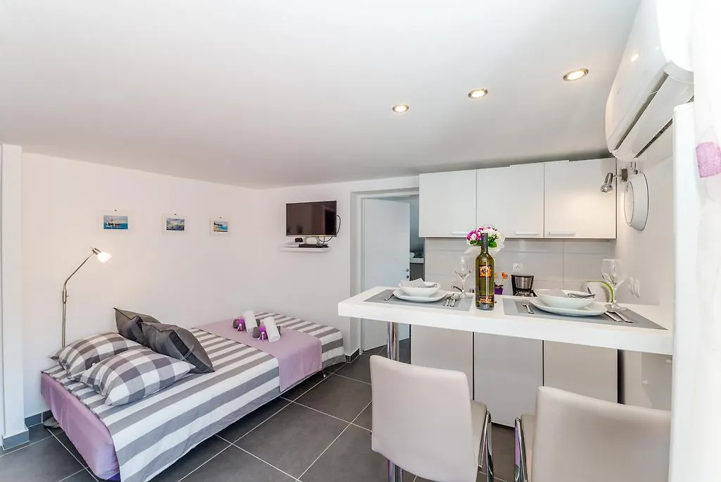 Apartment Luce Mala زادار